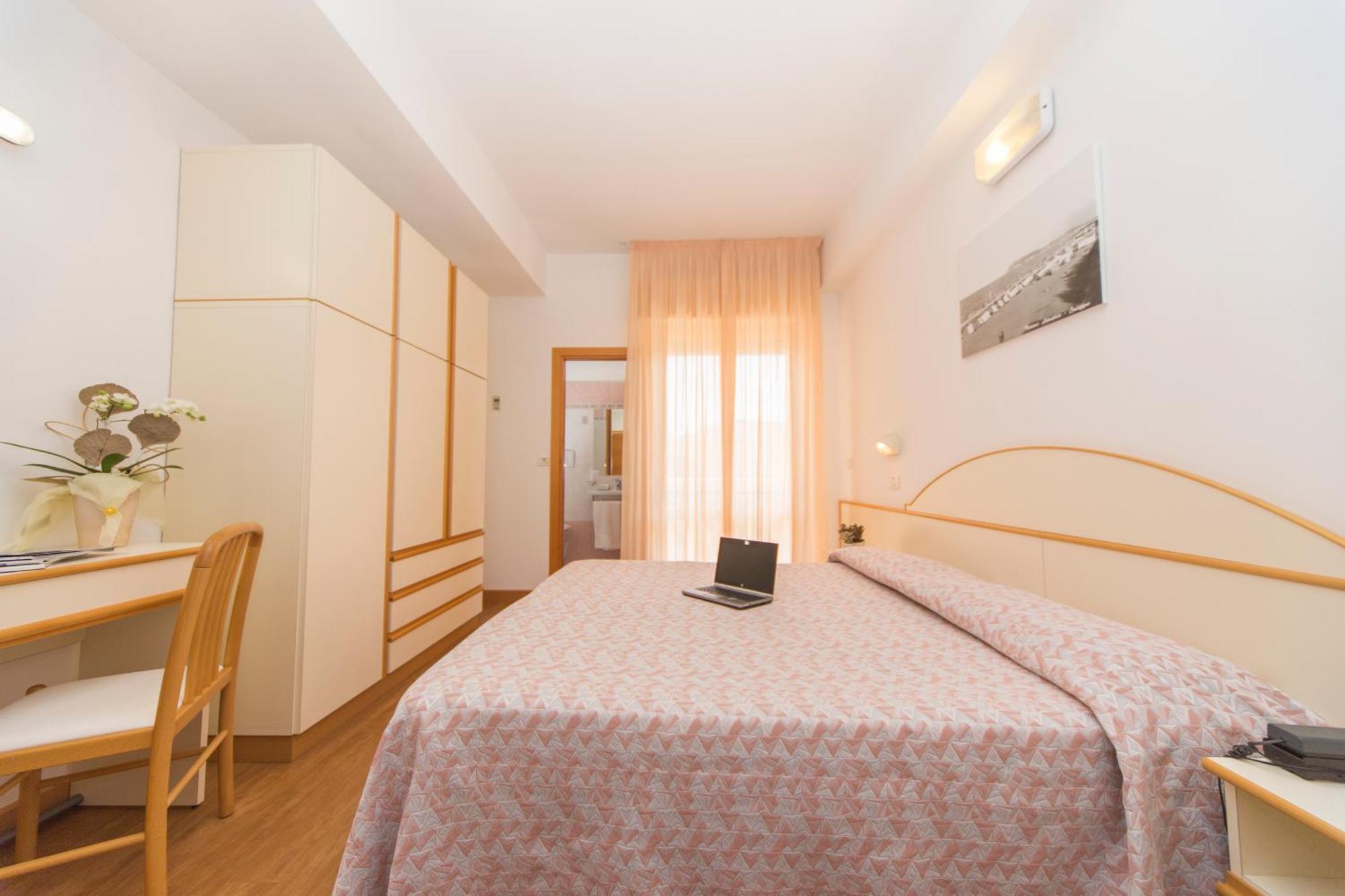 Hotel Silvia Misano Adriatico Pokoj fotografie