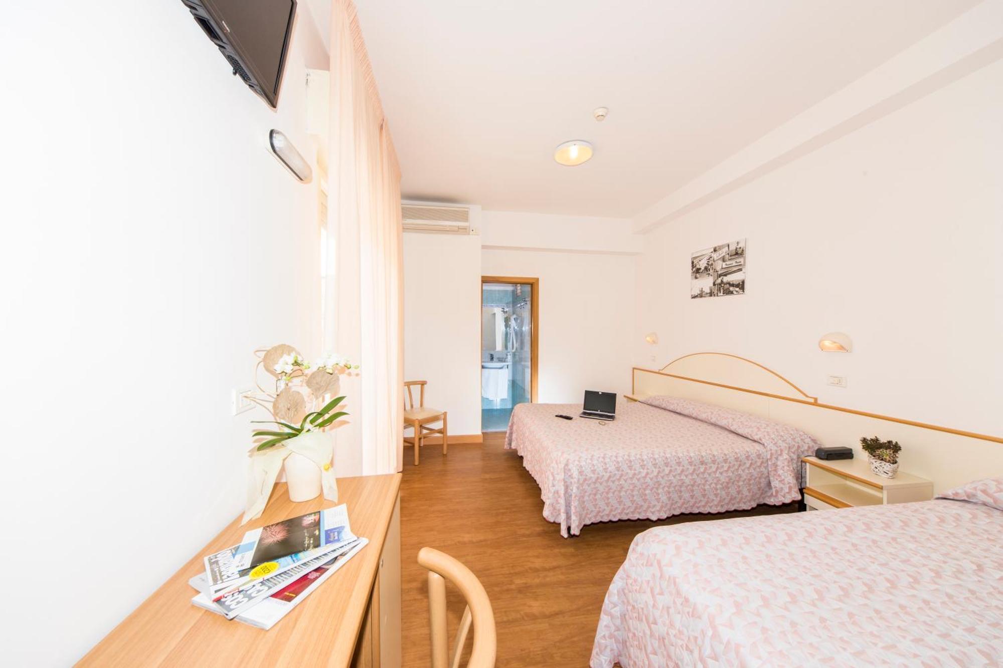 Hotel Silvia Misano Adriatico Pokoj fotografie